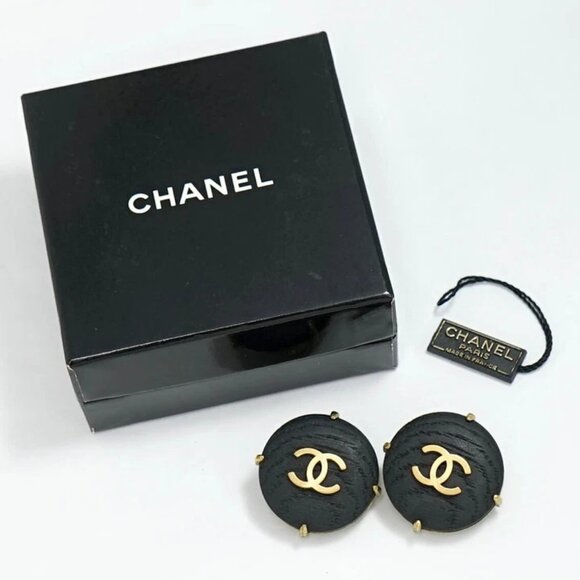 CHANEL CC Logos Black Round Wood Clip-On Earrings Gold Tone 94P Auth w/Box - Picture 1 of 16